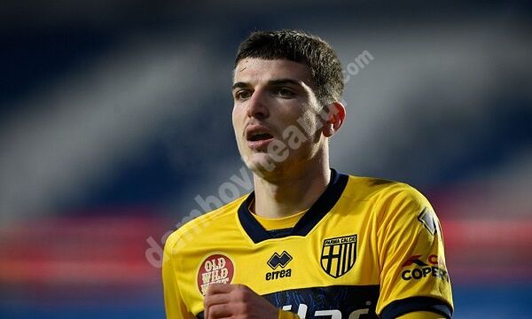 You are currently viewing Dâmbovițeanul Valentin Mihăilă, la primul gol în campionat pentru Parma. A marcat împotriva Fiorentinei