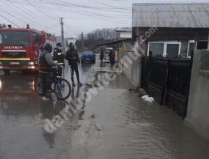 Read more about the article DÂMBOVIȚA: Gospodării inundate, în localitatea I. L. Caragiale