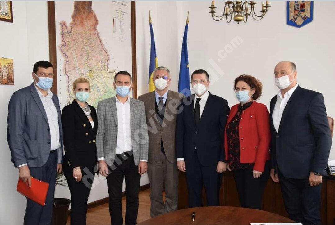 You are currently viewing Proiecte finanțate prin fonduri europene, în valoare de aproape 18 de milioane de lei, pentru școlile dâmbovițene!