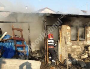 Read more about the article Un incendiu a cuprins gospodăria și locuința unei familii din Valea Voievozilor!