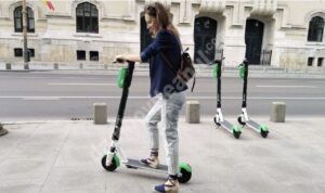 Read more about the article Circuli cu trotineta electrică? Iată recomandările polițiștilor!
