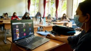Read more about the article Peste 600 de elevi dâmbovițeni au absentat la prima probă de simulare a Bacalaureatului