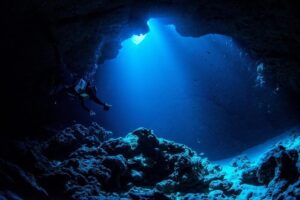 Read more about the article A fost stabilit un nou record de scufundare în cel mai adânc loc de pe glob, Challenger Deep, din Groapa Marianelor