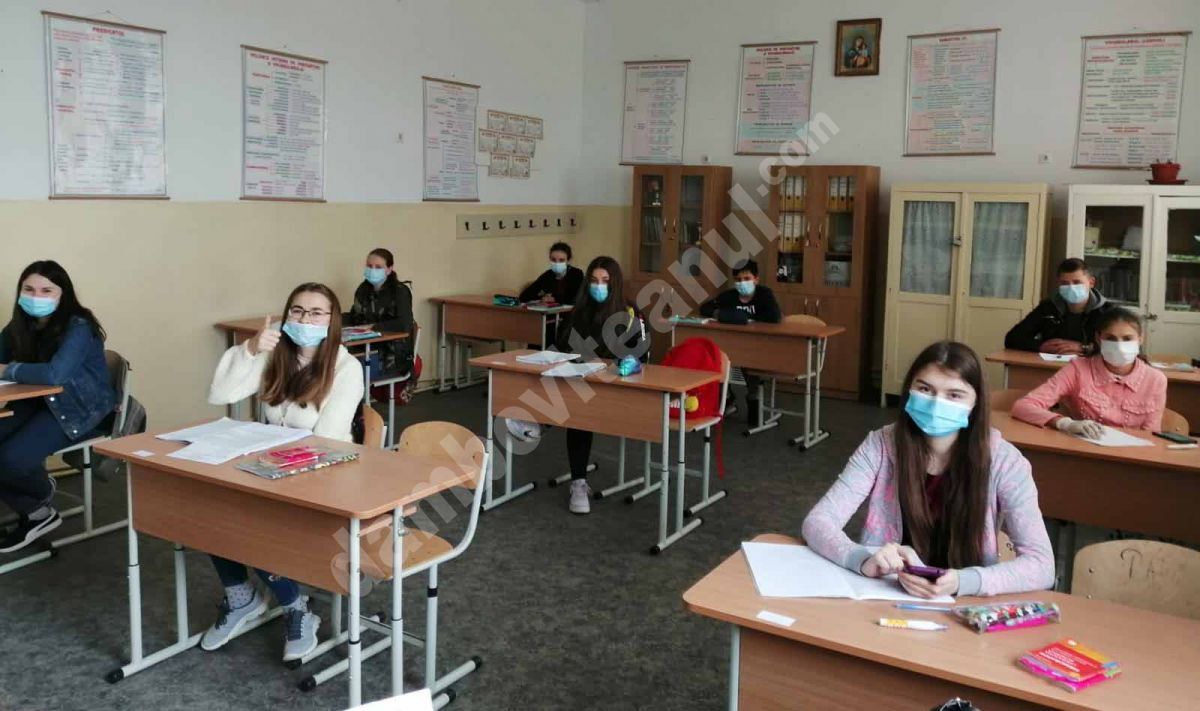 You are currently viewing Peste 3 mii de elevi dâmbovițeni sunt așteptați să participe, astăzi, la simularea pentru BAC a probei obligatorii a profilului