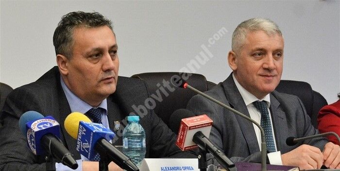 You are currently viewing Alexandru Oprea despre Adrian Țuțuianu „Să vii acum în fața dâmbovițenilor, cum ai mai venit și în campania electorală, să spui că tu ești fată mare venită de la Malu cu Flori și că tu n-ai nicio vină și că dacă ai fi fost tu ai fi răsturnat munții chiar mi se pare o lipsă de respect endemică și cronică”