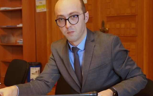 You are currently viewing Şeful Grupului de Comunicare Strategică a demisionat