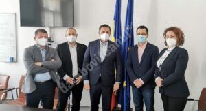 Read more about the article Vlad Voiculescu „s-a arătat deschis” la solicitările autorităților locale privind investițiile în unitățile medicale dâmbovițene
