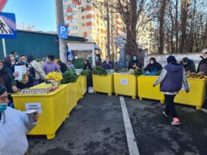Read more about the article În sectorul 5 din București s-au amenajat tarabe pentru persoanele vârstnice care vând legume sau fructe în cantități mici