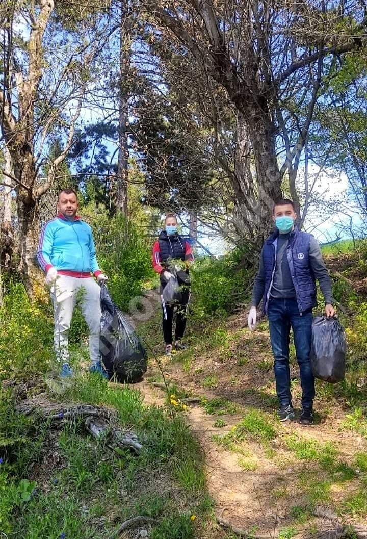 You are currently viewing Acțiune de ecologizare, desfășurată, astăzi, la Mănăstirea Dealu