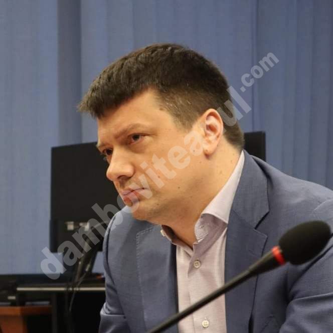 You are currently viewing Ionuț Vulpescu: „filmele românești, premiate la festivaluri internaționale, nu au cum să ajungă la publicul român, cinematografele fiind în marea lor majoritate închise de mai bine de un an”