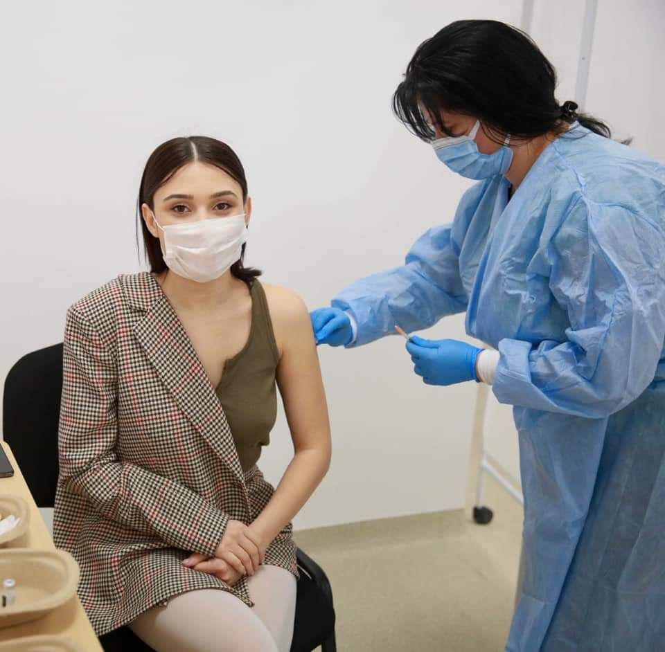 You are currently viewing Irina Rimes: M-am vaccinat pentru că nu mai pot fără concerte