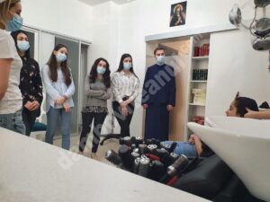 Read more about the article Inedit! Tinerii Comitetului parohial de la Vulcana Pandele au participat la un workshop de styling!