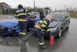 Read more about the article Două autoturisme implicate într-un accident rutier, la Răzvad!