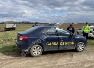 Read more about the article GĂEȘTI: Autovehicul confiscat de Garda de Mediu Dâmbovița, pentru poluarea mediului!