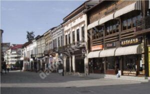 Read more about the article TÂRGOVIȘTE: Pompierii au intervenit în centrul vechi, pentru îndepărtarea unor obiecte periculoase pentru trecători!