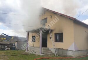Read more about the article DÂMBOVIȚA: O banală priză defectă, a dus la incendierea unei case!