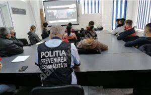 Read more about the article DGASPC DÂMBOVIȚA: Întâlnire educativă între beneficiari adolescenţi şi deţinuţi
