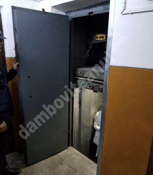 Read more about the article TÂRGOVIȘTE: O persoană a făcut atac de panică, după ce a rămas blocată în lift! Pompierii au intervenit!