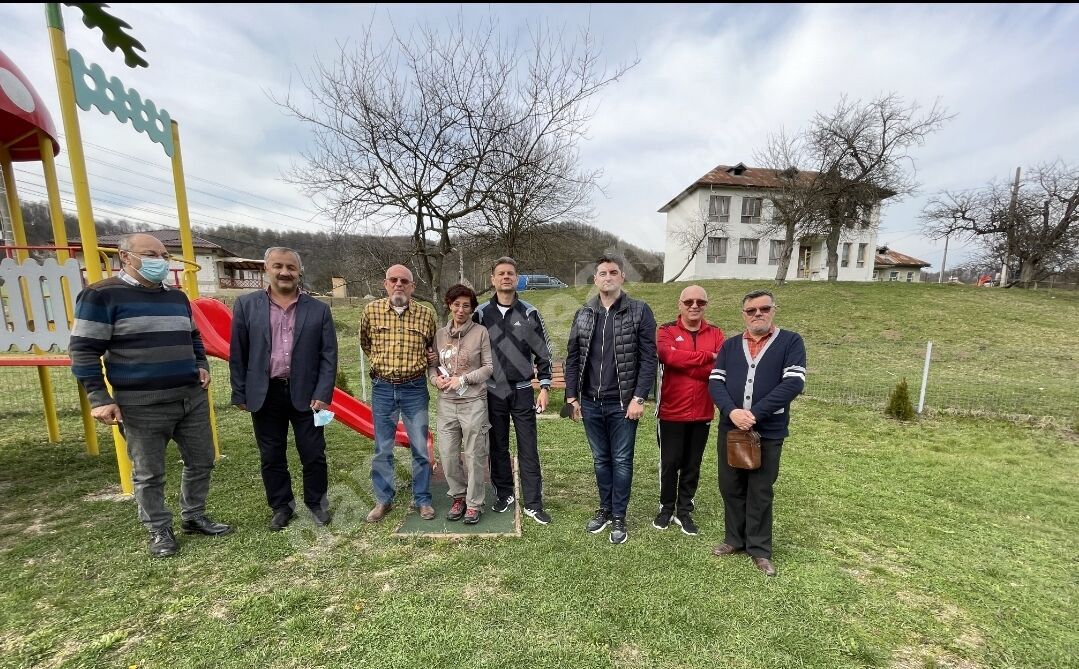 You are currently viewing Continuă proiectul de reîmpădurire “Rotary plantează” în județul Dâmbovița