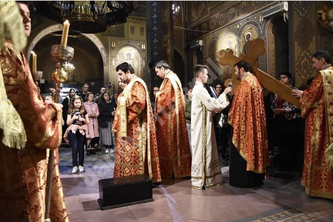 You are currently viewing MEDITAȚIE ÎN SFÂNTA ȘI MAREA ZI DE JOI – LA O MASĂ S-A SCHIMBAT DIN TEMELII ISTORIA ÎNTREGII LUMI- PR. DR. IONUȚ GHIBANU, VICAR EPARHIAL