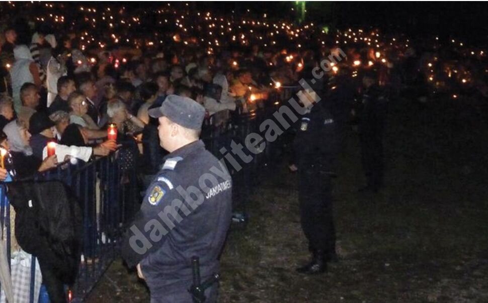You are currently viewing Acţiuni ale pompierilor dâmbovițeni pentru siguranța cetățenilor în Noaptea de Înviere