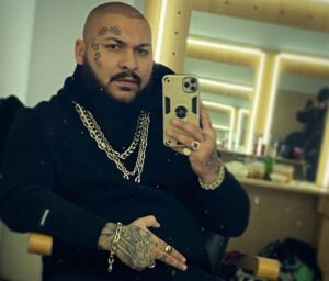 Read more about the article Manelistul Dani Mocanu, condamnat la închisoare cu executare pentru melodia prin care incită la ură şi discriminare împotriva femeilor