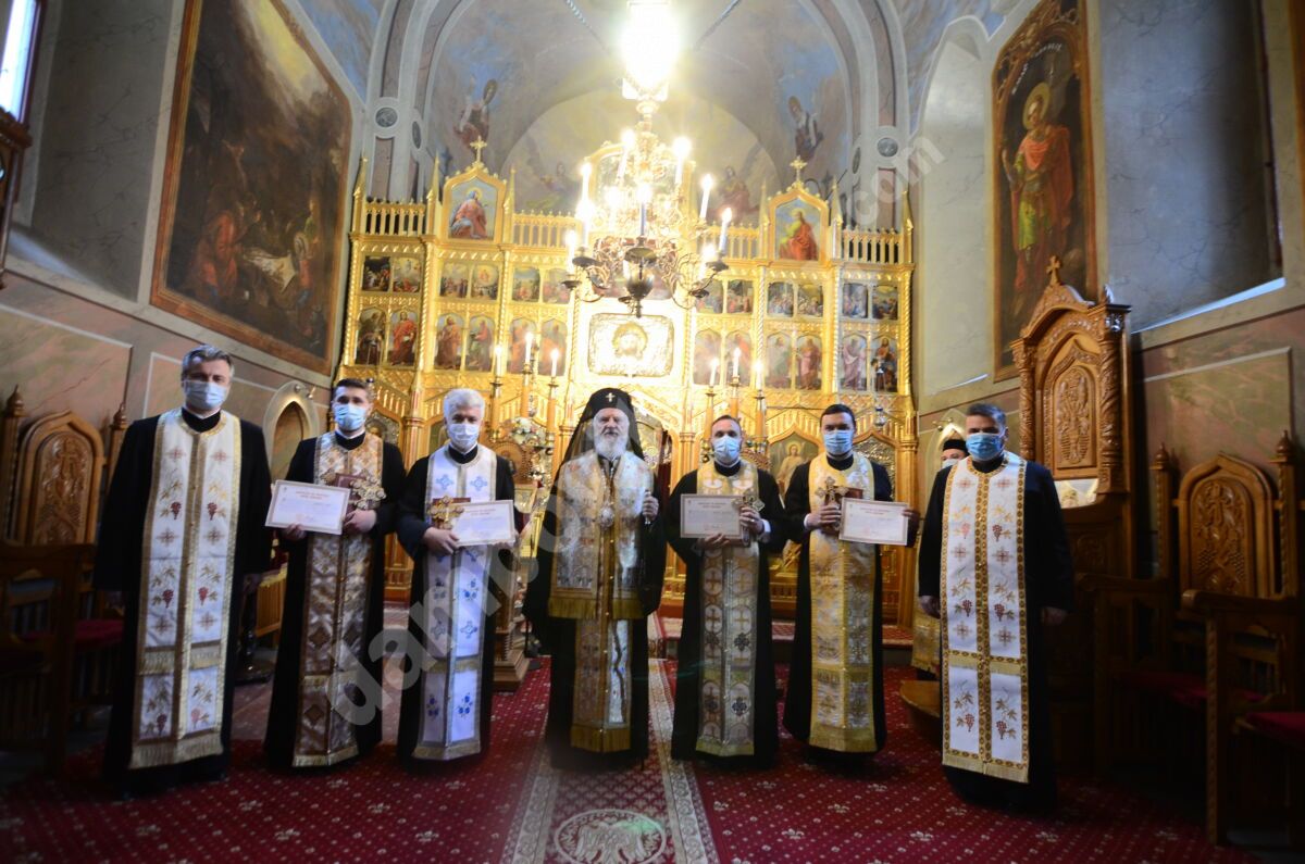 You are currently viewing ÎN ARHIEPISCOPIA TÂRGOVIȘTEI – ACORDAREA DUHOVNICIEI PENTRU PATRU TINERI PREOȚI