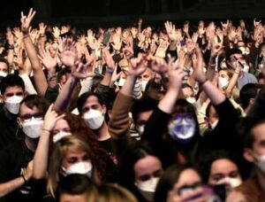 Read more about the article Niciunul dintre cei 5.000 de participanți la concertul-test organizat în Barcelona nu s-a infectat