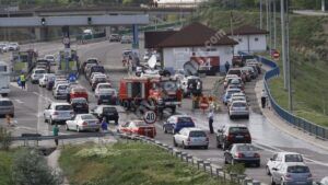 Read more about the article Traficul spre litoral, oprit temporar, pentru a veni în sprijinul turiștilor care se întorc de la mare