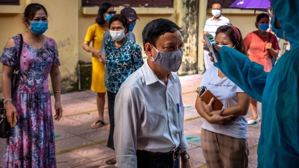 You are currently viewing Vietnamul, îngrijorat de noua variantă de coronavirus, o combinație între tulpina britanică și cea indiană, care se răspândește cu rapiditate prin aer