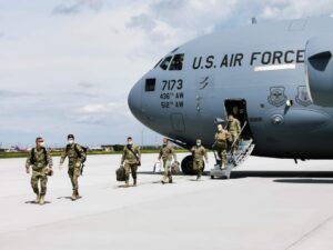 Read more about the article Primii militari români s-au întors din Afganistan