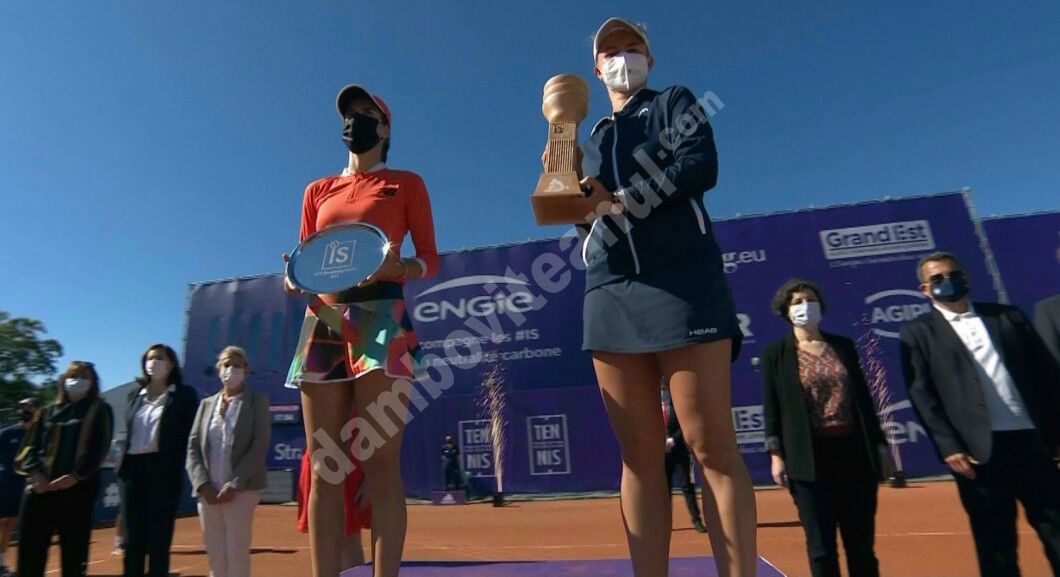 You are currently viewing Sorana Cîrstea a pierdut în finala de la Strasbourg, dar a câștigat inimile publicului