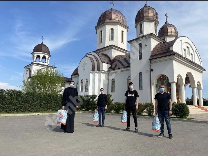 You are currently viewing TINERII DE LA PAROHIA SFÂNTUL VOIEVOD NEAGOE BASARAB DIN TÂRGOVIȘTE AU OFERIT DARURI PASCALE