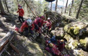 Read more about the article EXERCIȚIU MULTIPLU DE SALVARE, SUSȚINUT DE ECHIPA SALVAMONTULUI DÂMBOVIȚEAN