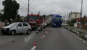 Read more about the article GĂEȘTI: Un autoturism a lovit violent un cap de pod! Conducătorul a fost rănit!