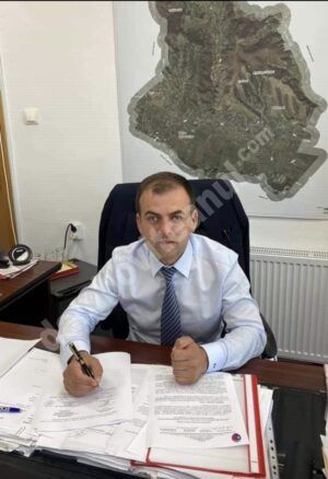Read more about the article Primarul Emanuel Spătaru le dă liber la înjurat participanților la trafic