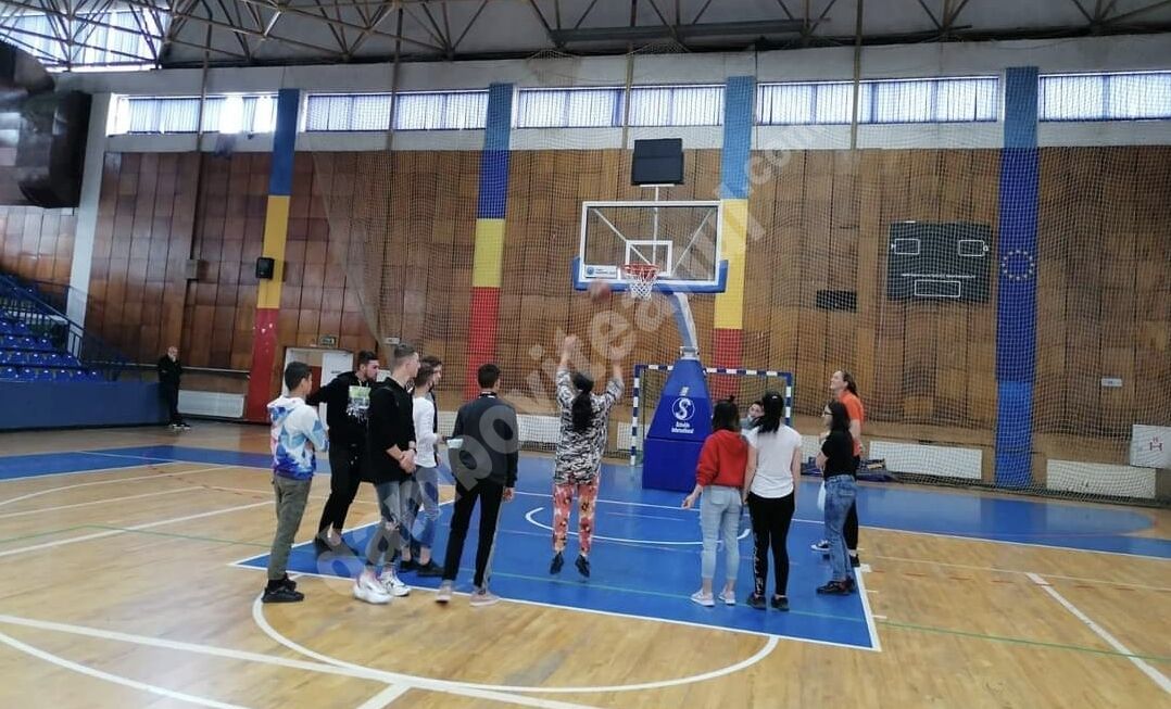 You are currently viewing Lecții de sport oferite de profesioniști tinerilor beneficiari ai DGASPC Dâmbovița!