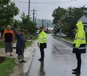 Read more about the article Primarul comunei Aninoasa mulțumește cetățenilor pentru implicarea în remedierea pagubelor cauzate de ploi