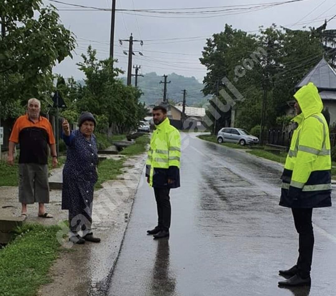 You are currently viewing Primarul comunei Aninoasa mulțumește cetățenilor pentru implicarea în remedierea pagubelor cauzate de ploi