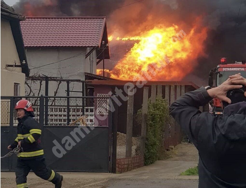 You are currently viewing Casă mistuită de flăcări în comuna Bărbulețu, satul Cetățuia!