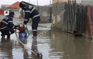 Read more about the article DÂMBOVIȚA: Gospodărie inundată la Iedera! Pompierii au intervenit!