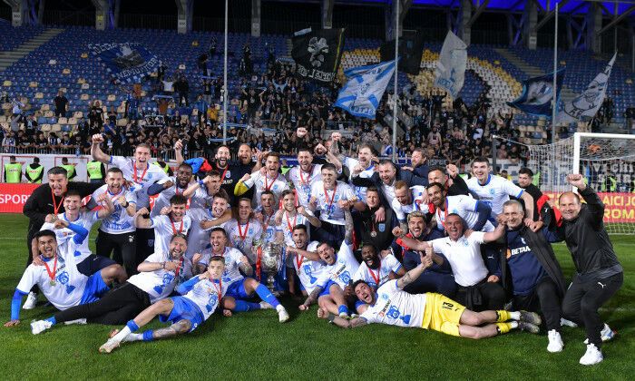 You are currently viewing Doi fotbaliști dâmbovițeni, câștigători ai Cupei României cu Universitatea Craiova