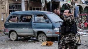 Read more about the article Afganistan: Zeci de persoane ucise într-un atac al talibanilor cu o mașină capcană