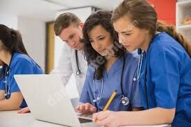 Read more about the article Critici dure, la adresa școlii medicale românești : „este un dezastru și totul este mână în mână cu sistemul medical”