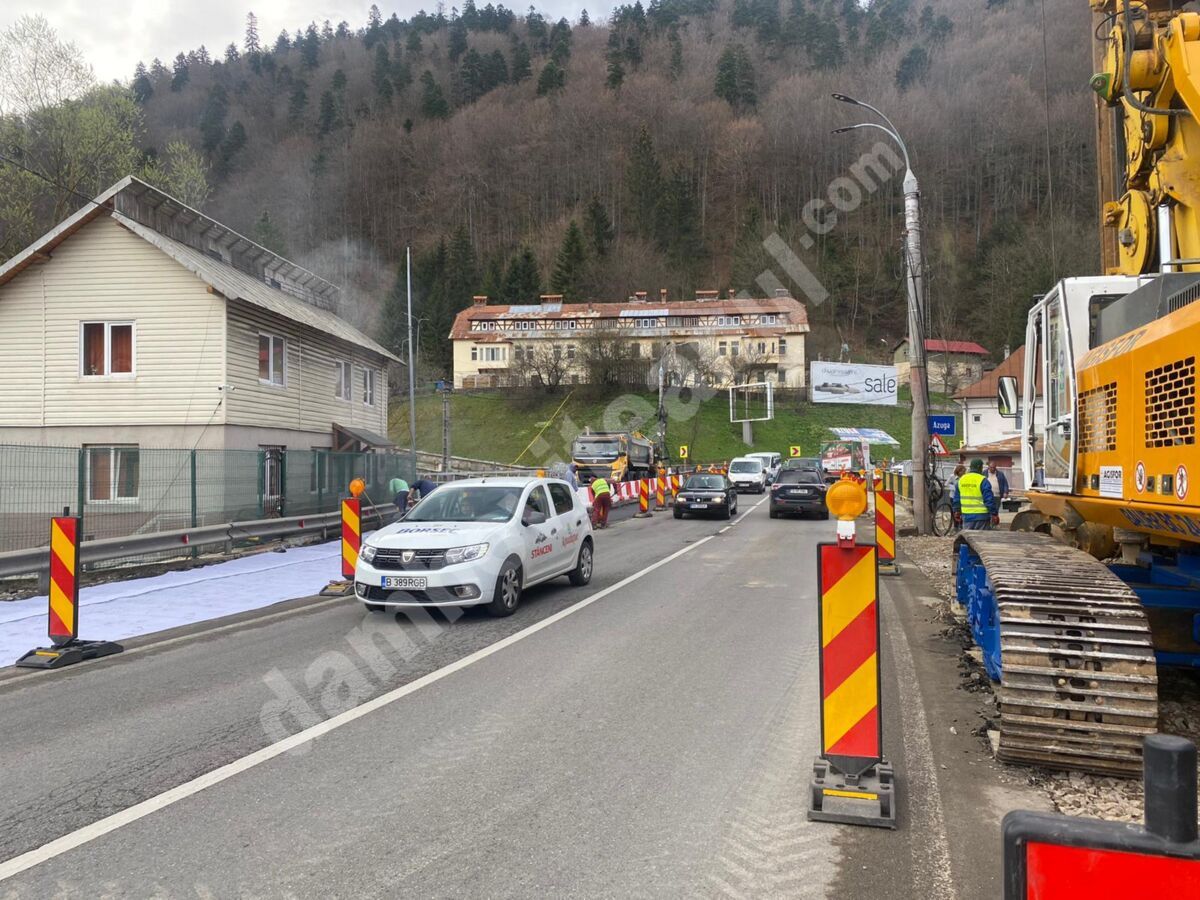 You are currently viewing Traficul deviat pe DN 1A Ploiești-Cheia-Săcele/Ploiești-Târgoviște din cauza lucrărilor la podul peste râul Azuga