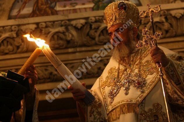 You are currently viewing Apel la vaccinare făcut de Patriarhul Daniel, la ceremonia de primire a Sfintei Lumini