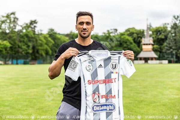You are currently viewing Angajament nou pentru dâmbovițeanul Denis Ispas! Apărătorul care a promovat cu FC U Craiova în Liga 1 a fost achiziționat de U. Cluj