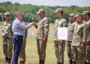 Read more about the article Ministrul Ciucă, prezent la exercițiile militare din seria DACIA 21 LIVEX