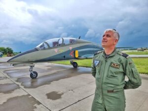 Read more about the article Comandorul Dănuț Sava, despre ce înseamnă zborul cu avionul IAR-99 Standard