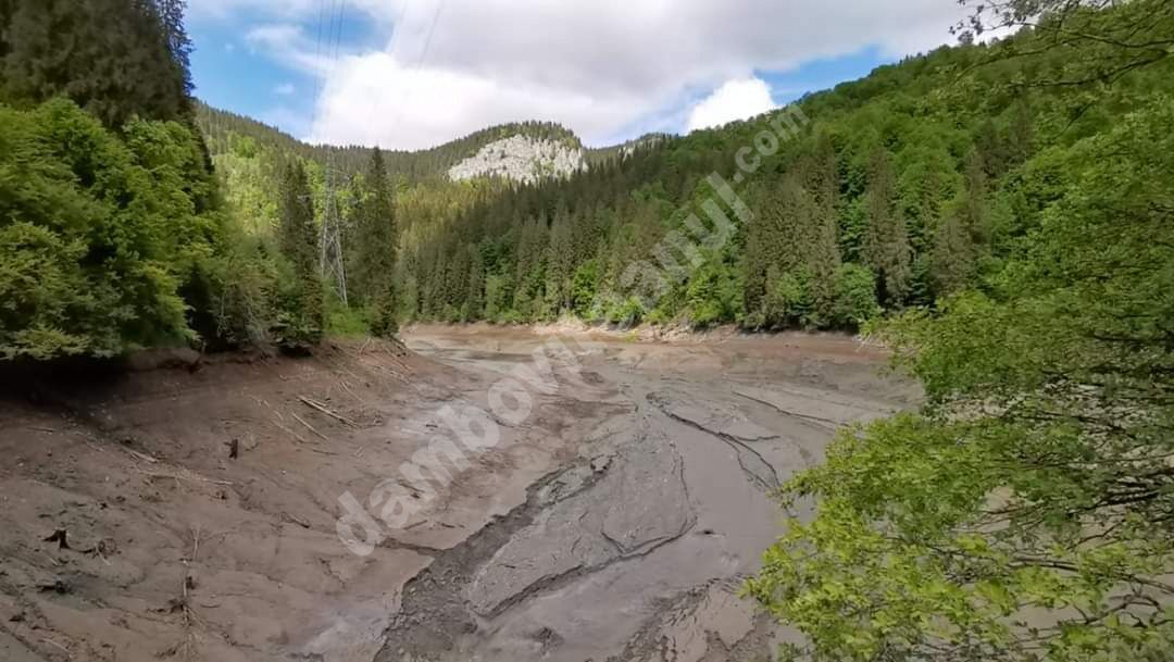 You are currently viewing Lacul de la Scropoasa este decolmatat